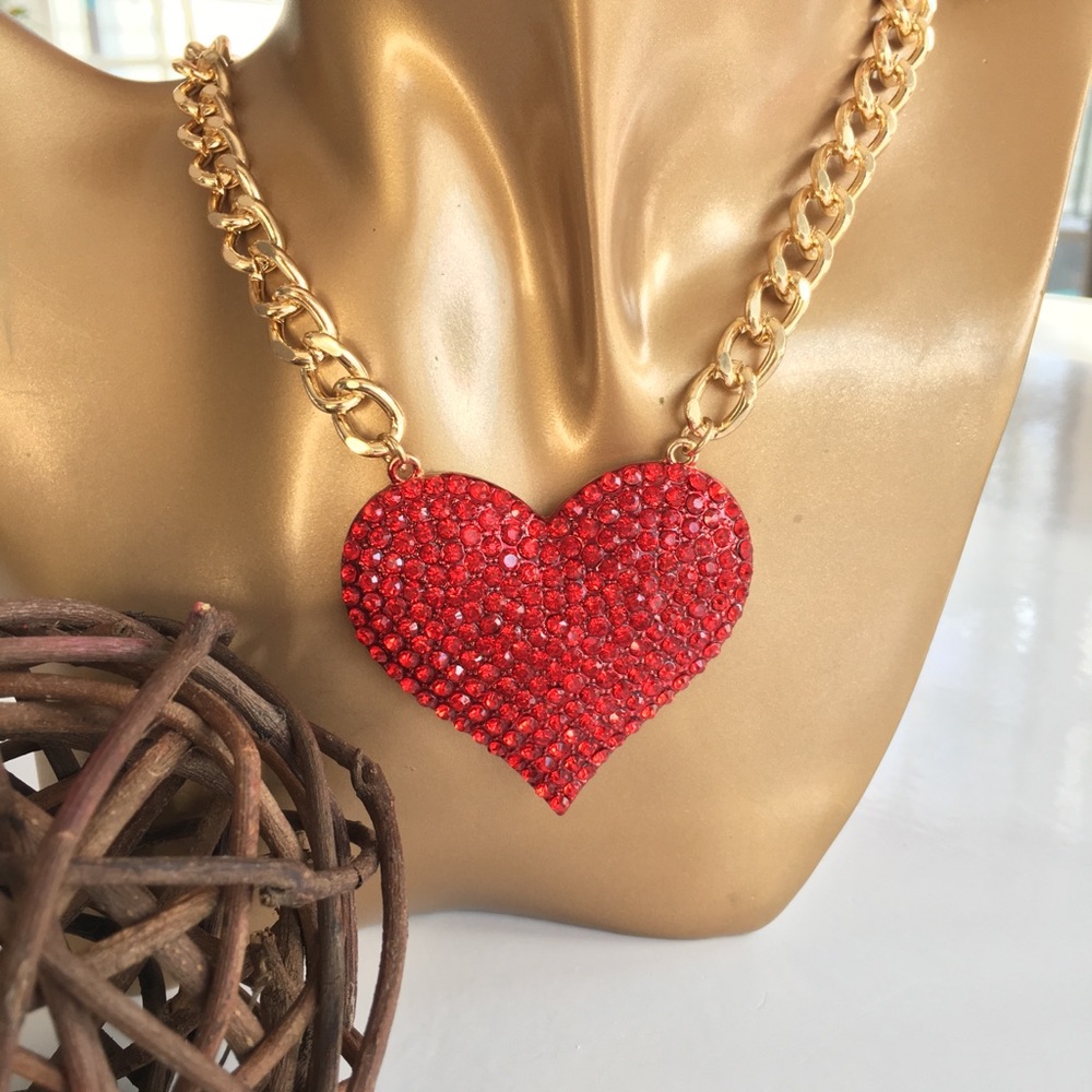 Heart statement necklace